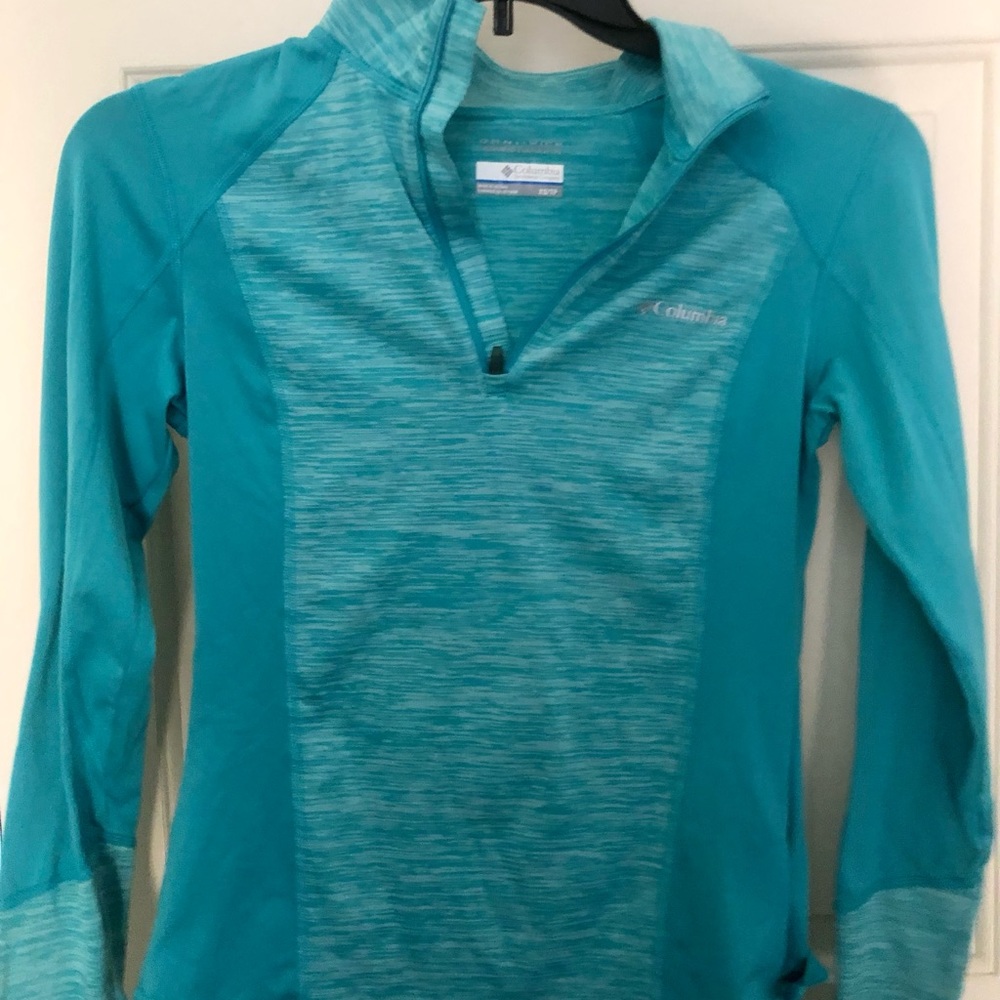 Super comfy Columbia active top!